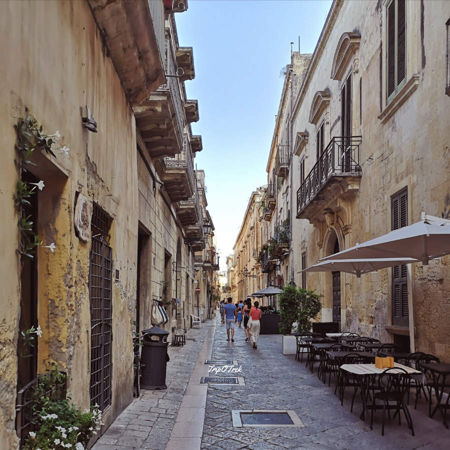 strada, palazzi, porte, persone, Lecce, Salento, Puglia, TripOrTrek