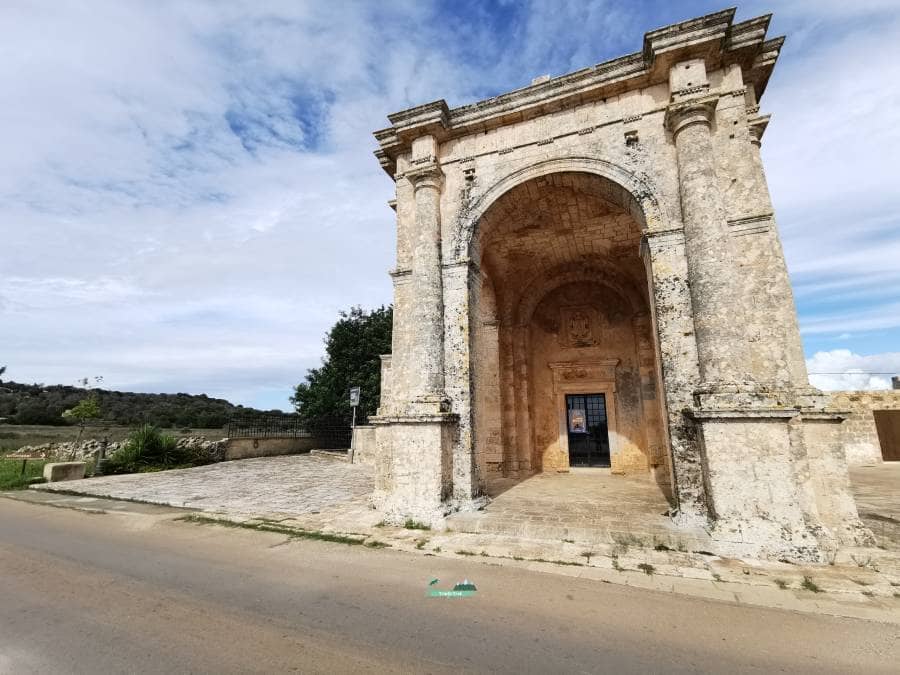 chiesa-pellegrini-Leuca-Piccola-Barbarano-Del-Capo-Salento-Puglia-TripOrTrek