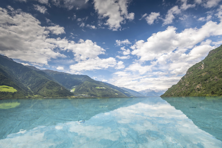 Infinity-pool-Vinum-Hotels
