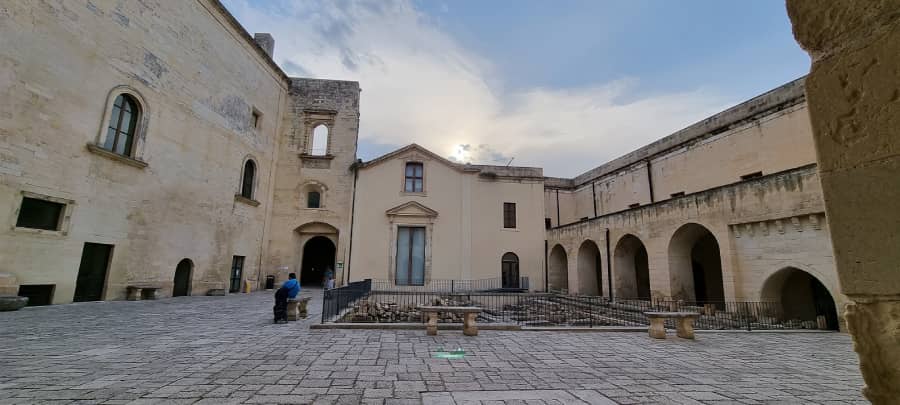 Lecce_itinerario_CastelloCarloV_TripOrTrek