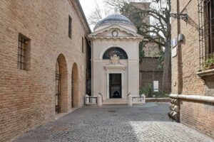 reno-di-Dante-Ravenna-tomba-di-dante
